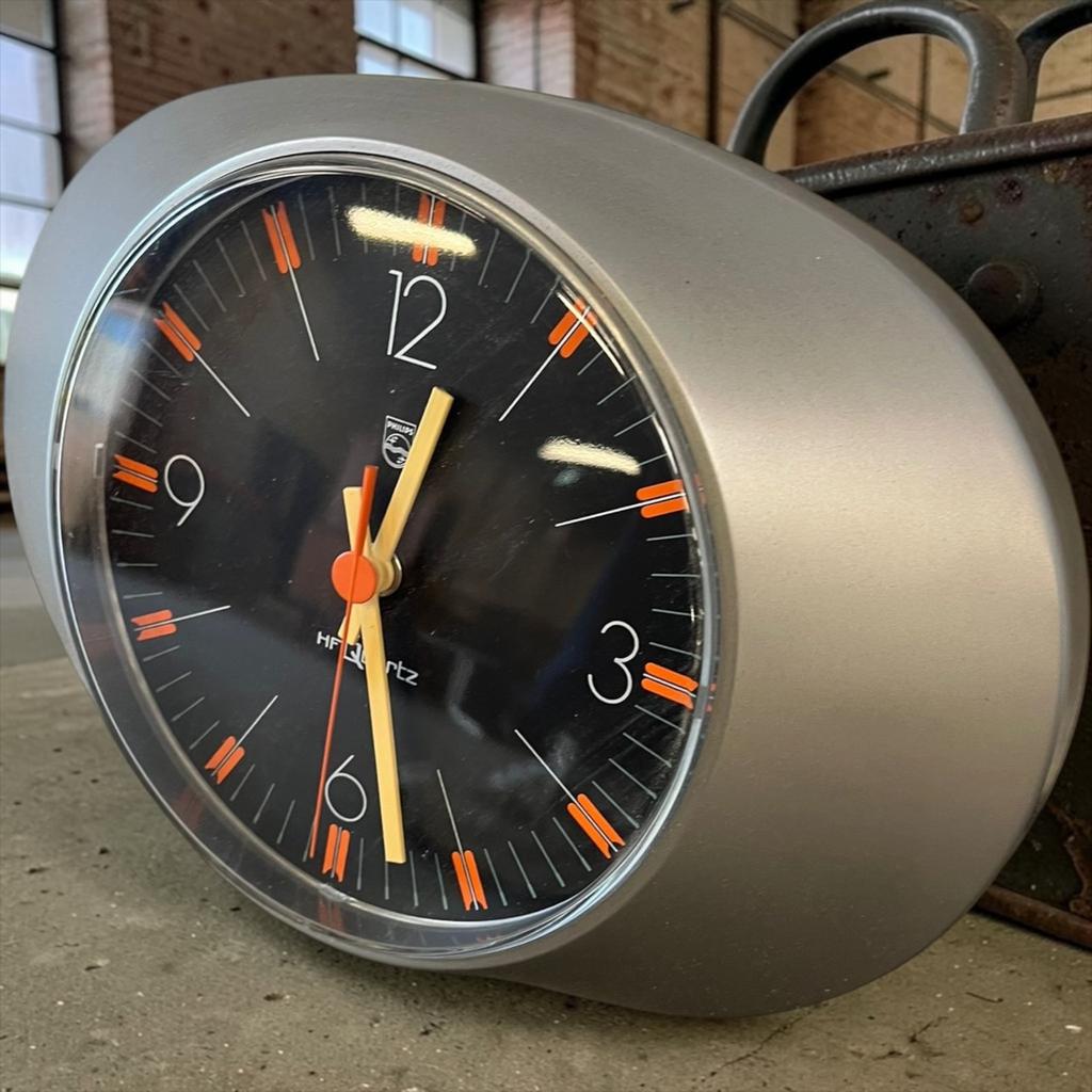 Vintage grijze space age muurklok / wandklok PHILIPS, Antiek en Kunst, Ophalen of Verzenden