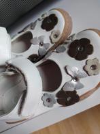 Chaussure fille  p 27, Enlèvement, Fille