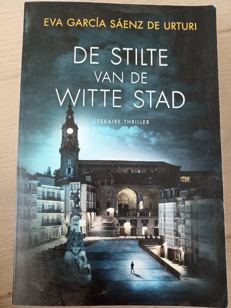 Eva García Sáenz de Urturi - De stilte van de witte stad, Ophalen, Eva García Sáenz de Urturi