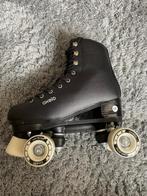 Het is een zwarte rolschaatsen, maat 38., Sport en Fitness, Kinderen, Zo goed als nieuw, Inline skates 4 wielen, Ophalen