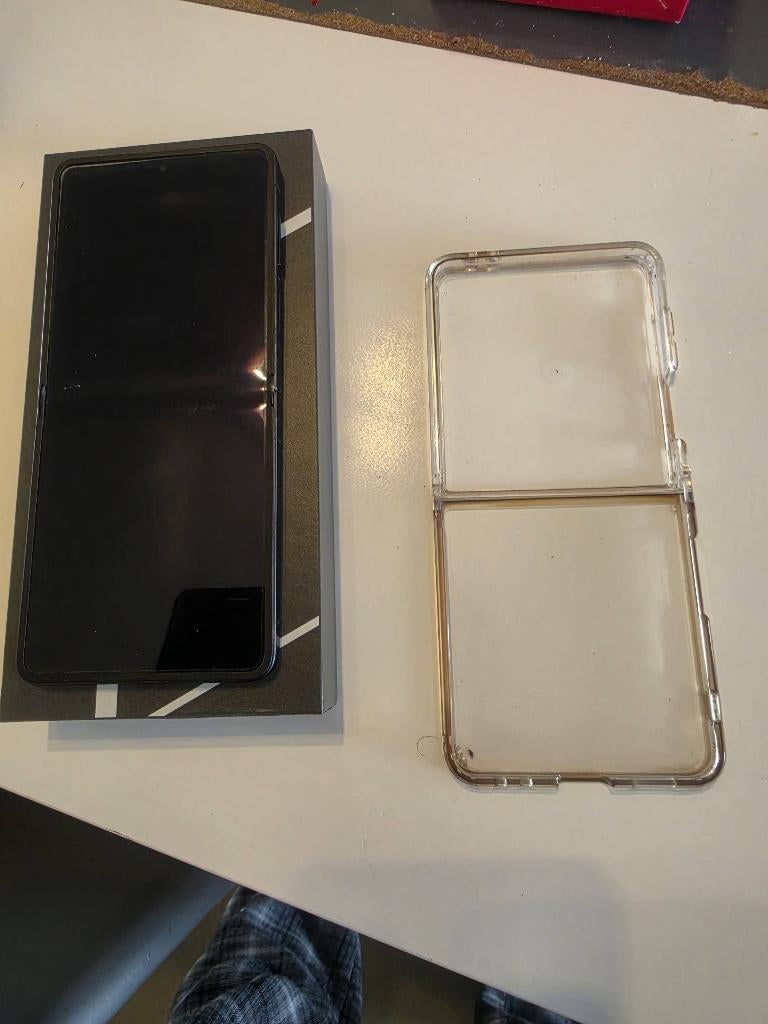 Samsung z flip7 256 go, Telecommunicatie, Mobiele telefoons | Samsung, Ophalen, Zwart, Zo goed als nieuw, Met simlock