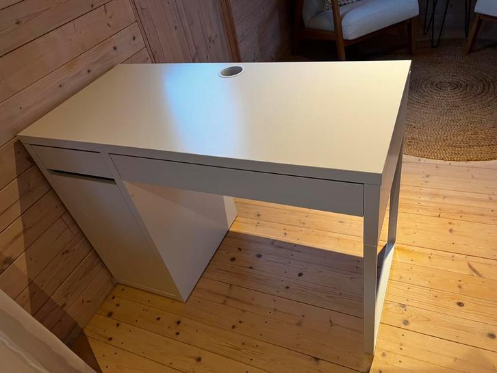 Bureau Ikea nieuwstaat, Huis en Inrichting, Bureaus, Zo goed als nieuw, IKEA, Ophalen