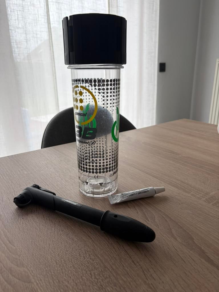 Pascal box, Sport en Fitness, Ophalen, Zo goed als nieuw, Padelballen