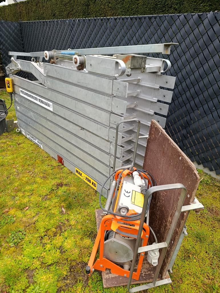 élévateur d'échelle terminé, élévateur de plateau de 17 cm, Enlèvement, Utilisé, Ascenseur de chantier