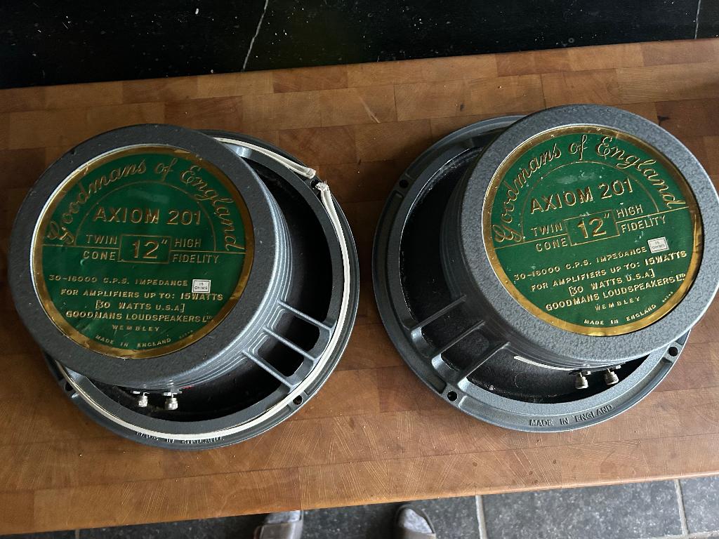AXIOM 201 Luidspreker, Ophalen, Gebruikt, Minder dan 60 watt, Front, Rear of Stereo speakers