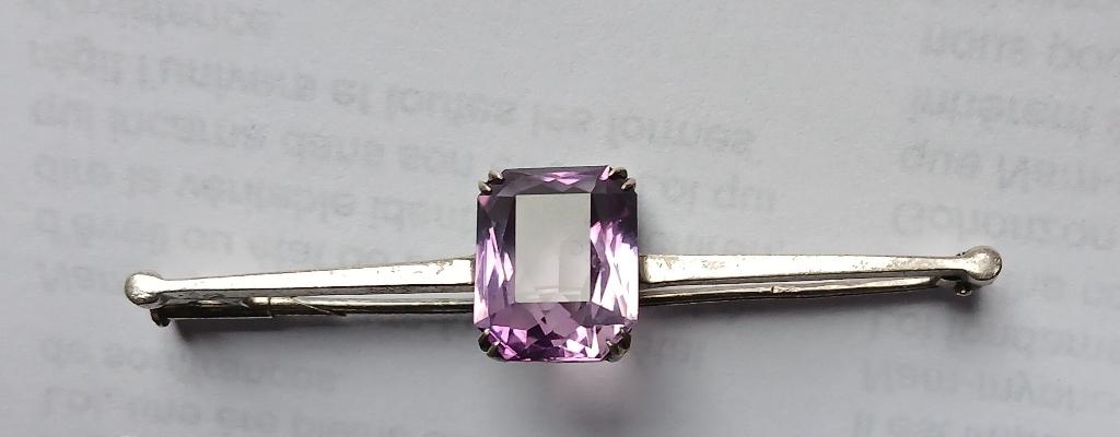 Broche argent et amethyste, Enlèvement ou Envoi, Comme neuf, 4 à 7 cm, Avec pierre précieuse