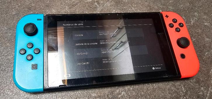 Nintendo Switch néon abimée, Consoles de jeu & Jeux vidéo, Consoles de jeu | Nintendo Switch, Utilisé, Enlèvement ou Envoi