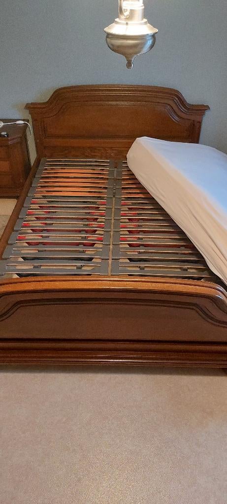 Degelijk bed in hout 140 x 200 cm met matras en lattenbodem, Ophalen, Gebruikt, Bruin, Tweepersoons