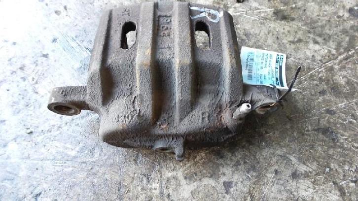 REMKLAUW RECHTS VOOR Mitsubishi Space Runner (N6), Auto-onderdelen, Remmen en Aandrijving, Mitsubishi, Gebruikt