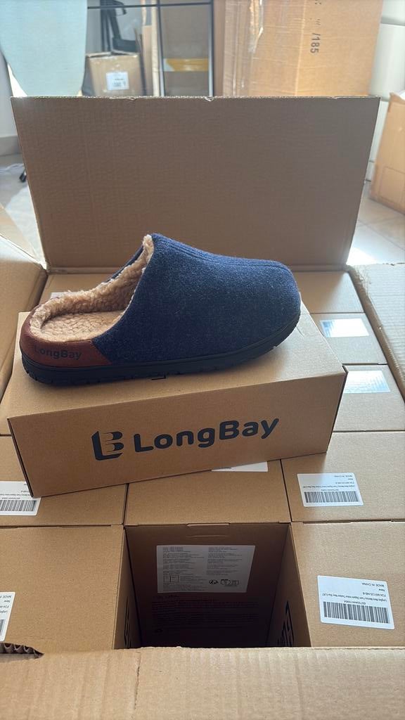 Lot revendeur pantoufles, Nieuw, Pantoffels of Sloffen, Verzenden, Blauw