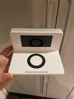 Digitale klok/wekker met draadloze oplader voor gsm, Ophalen of Verzenden
