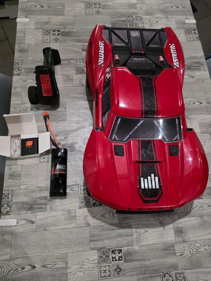 Arrma Fury Mega 1/10 en parfait état RTR, Hobby & Loisirs créatifs, Modélisme | Radiocommandé & Téléguidé | Voitures, Comme neuf