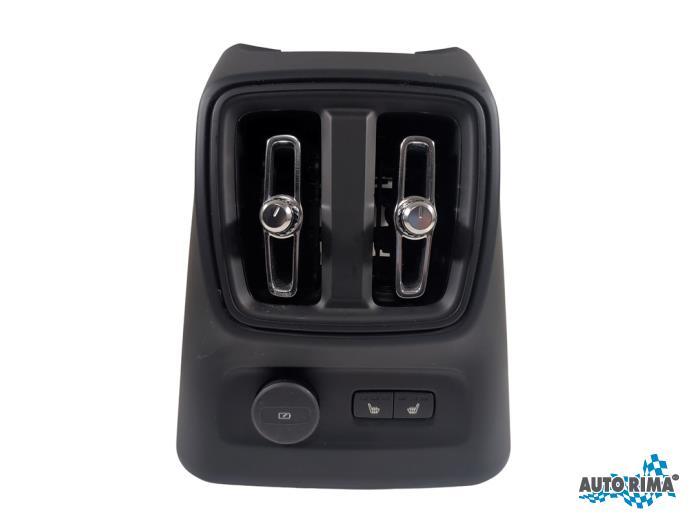 Luchtrooster achter van een Volvo XC40, Gebruikt, -, -, Ophalen of Verzenden