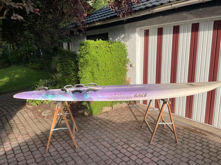 Mistral race, Watersport en Boten, Windsurfen, Gebruikt, Plank, 300 cm of meer, Met vin(nen), 5 tot 7 m², Ophalen