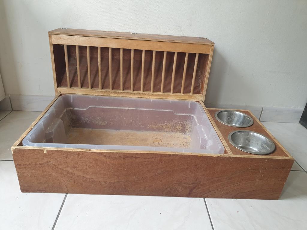 Konijnentoilet met ruif en 2 voerbakken, Ophalen