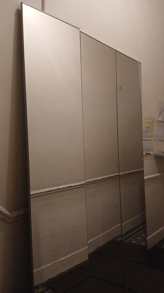 Grand miroir à poser, Maison & Meubles, Armoires | Penderies & Garde-robes, Enlèvement