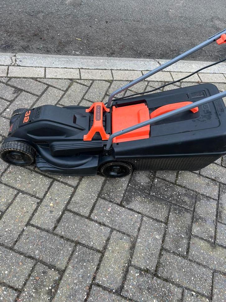 Tondeuse électrique   BLACK+ DECKER, Tuin en Terras, Grasmaaiers, Gebruikt, Elektrische grasmaaier, 30 t/m 39 cm, Cirkelmaaier