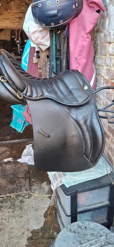 Zeer mooi Keith Bryan trail zadel, Animaux & Accessoires, Chevaux & Poneys | Brides & Harnachement, Enlèvement ou Envoi