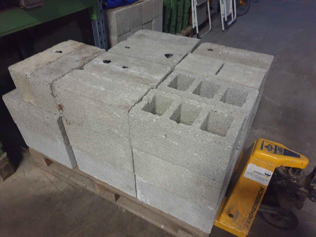 Blocs béton creux, parpaings, 39x19x19 à 0,8€/pièce, Ophalen, Zo goed als nieuw, Beton