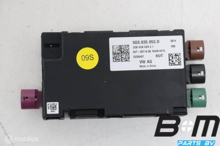 USB hub met spanningsomvormer VW Polo 2G 5G0035953D, Gebruikt