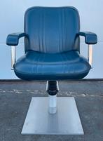 Dames kappersstoelen, Enlèvement