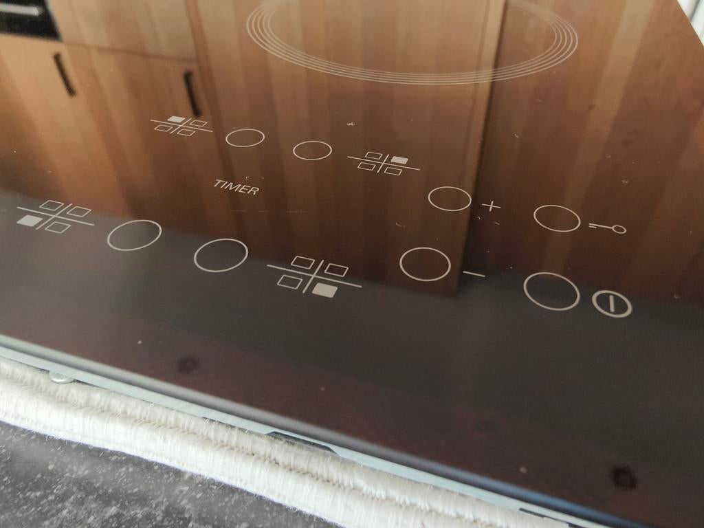 Vitrokeramische kookplaat
Whirlpool AKP8090NE, Electroménager, Tables de cuisson, Utilisé, Encastré, 4 zones de cuisson, Enlèvement