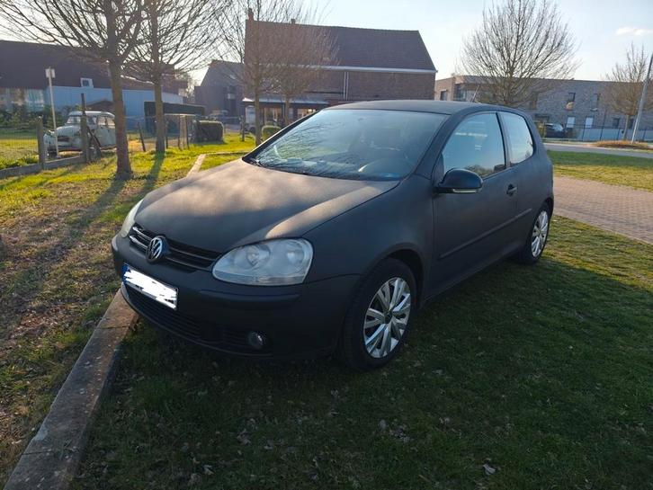 Golf 5 raptor noir, Autos, Volkswagen, Particulier, Golf, Intérieur cuir, Essence, Boîte manuelle, Noir, Noir, Cuir, Enlèvement