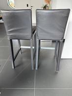 Tabourets de bar, Enlèvement