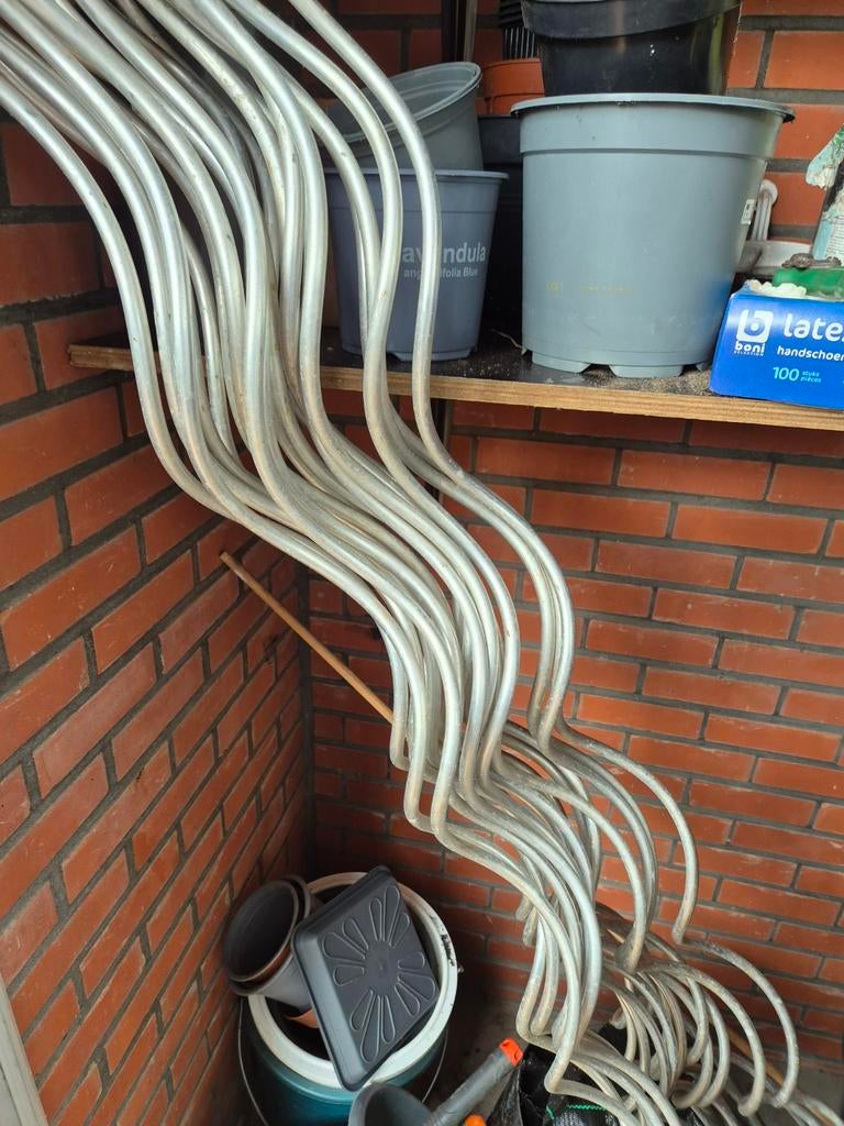 Tomatensteunstokken, Ophalen