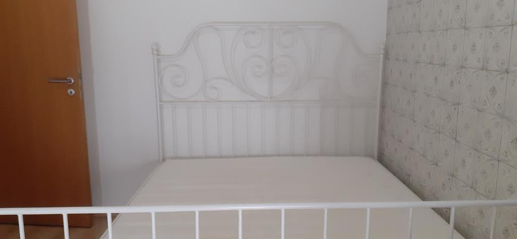 Wit ijzeren bed, Huis en Inrichting, Slaapkamer | Bedden, Ophalen, Wit