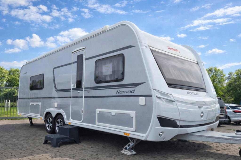 Dethleffs Nomad 650 RQT, Caravanes & Camping, Caravanes, Entreprise, jusqu'à 4, 1500 - 2000 kg, Banquette en rond, Dethleffs, Lit Queen size