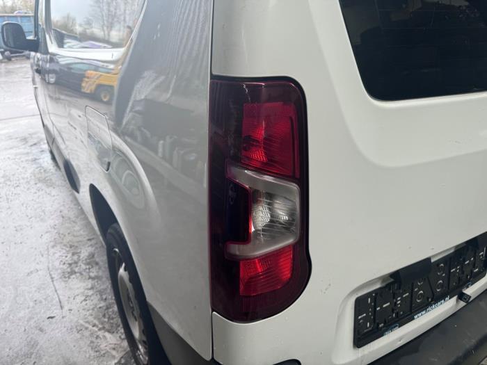 Feu arrière gauche d'un Peugeot Partner, Autos : Pièces & Accessoires, Éclairage, Peugeot, Utilisé, 3 mois de garantie, Enlèvement ou Envoi