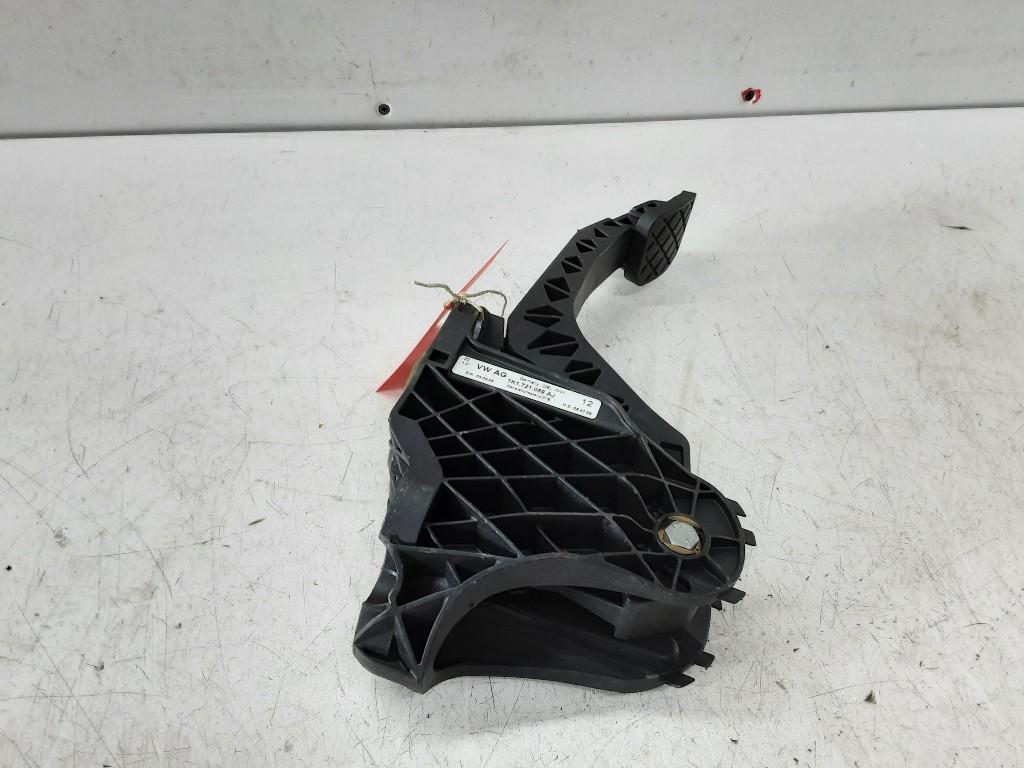 PEDALE D'EMBRAYAGE Volkswagen Golf V (1K1) (1K1.721.059AJ), Volkswagen, Mevr. I. Hauben, Utilisé, Rue de l'Espoir 34 34
4030  GRIVEGNÉE, BE