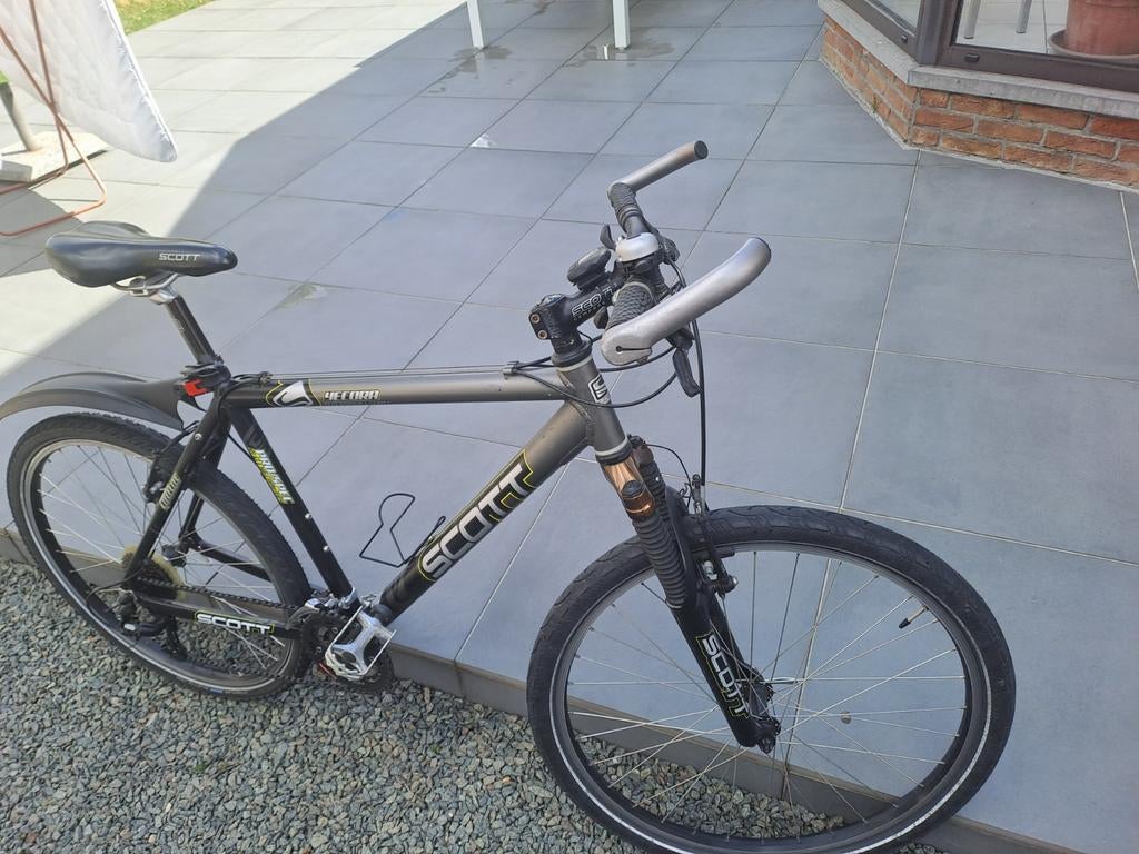 Mountain bike Scott met schokdempers voor., Ophalen