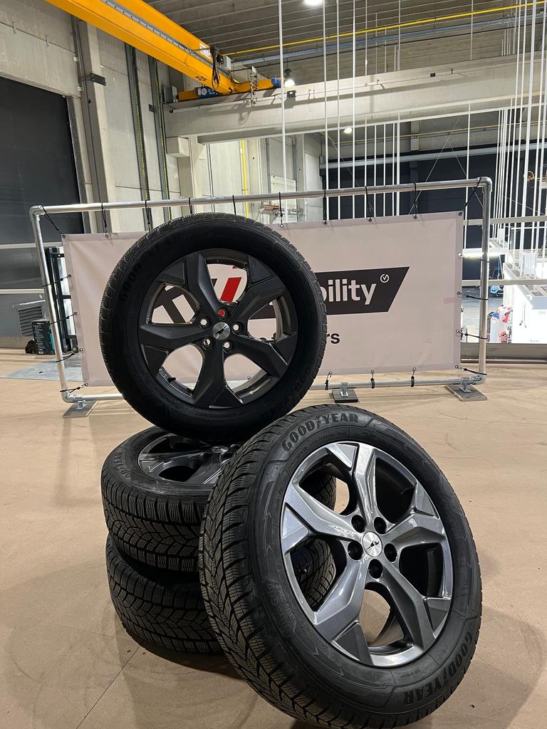 complete winterset mustang mach e 225/60R18 5-6mm, Autos : Pièces & Accessoires, Pneus & Jantes, Pneus et Jantes, Pneus hiver