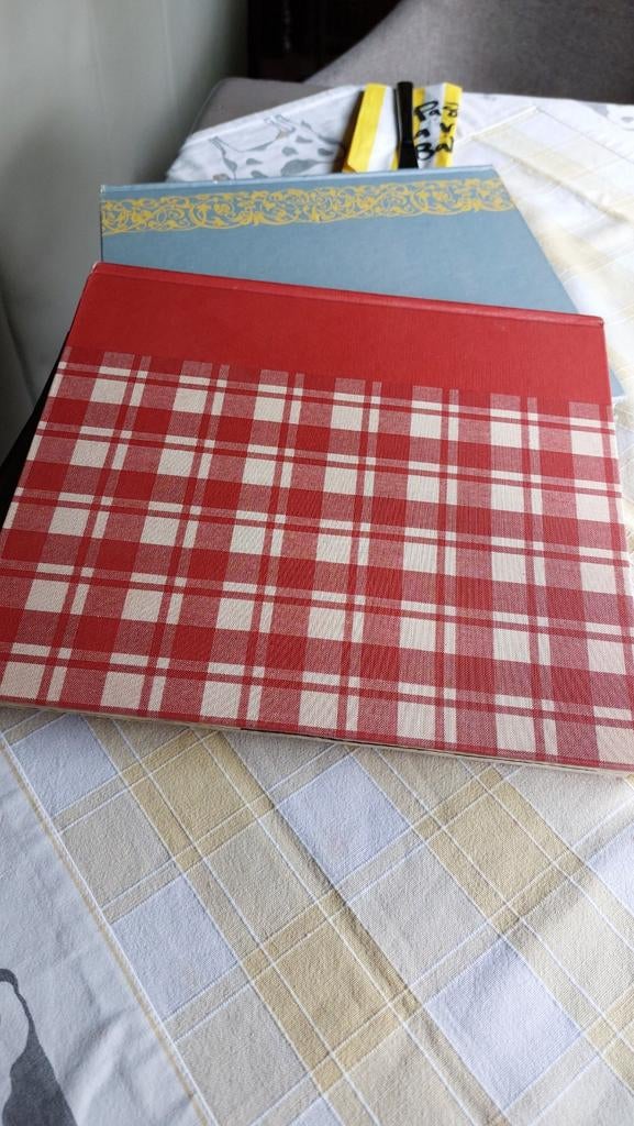 2 boeken van Laura Ashley, Huis en Inrichting, Ophalen