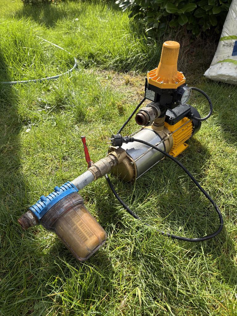 MPI Regenwaterpomp/hydrofoorpomp, Jardin & Terrasse, Pompes à eau, Enlèvement, Utilisé, Électrique, Pompe d'appoint