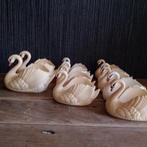 Ensemble vintage unique de 11 cygnes en celluloïd, Envoi