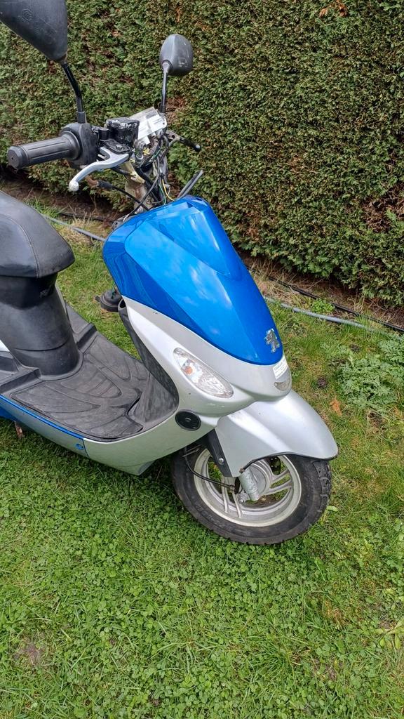 Peugeot V-clic, Fietsen en Brommers, Brommers | Peugeot, Ophalen