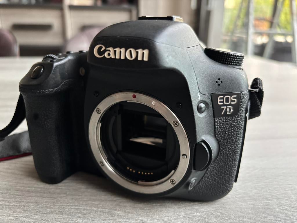 Canon EOS 7D body te koop met accu + lader & tas, Audio, Tv en Foto, Fotocamera's Digitaal, Ophalen, Zo goed als nieuw, Canon