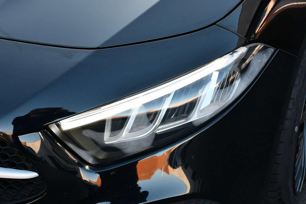 Mercedes-Benz A-Klasse 180 iA *7G-DCT*CAMERA*ACC*LEDER*LED*C, Gebruikt, Zwart, 4 cilinders, 136 pk