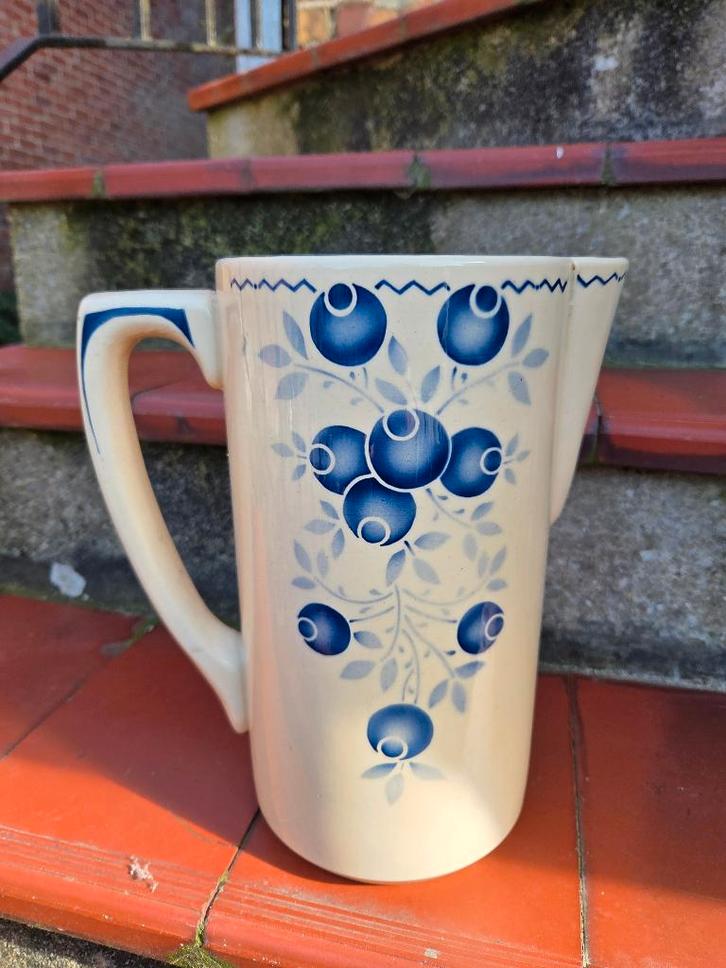 Pichet cruche Broc en faïence ancien myrtille bleu numéroté, Antiquités & Art, Antiquités | Céramique & Poterie, Enlèvement