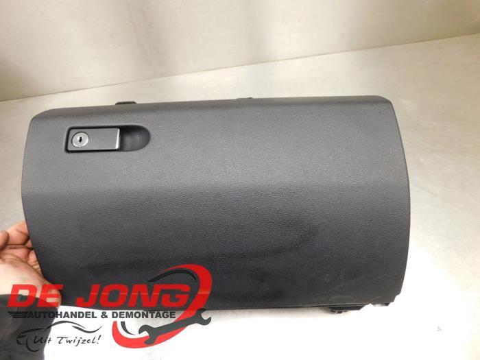 Dashboardkastje van een Mercedes E-Klasse, Gebruikt, -, Ophalen of Verzenden, -