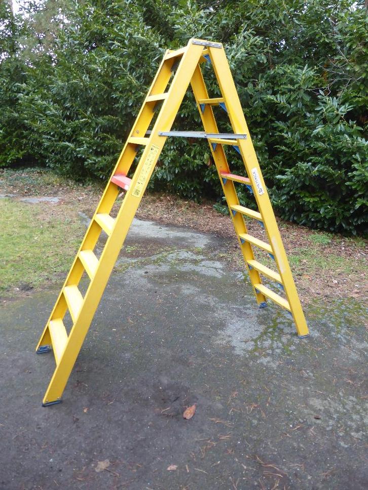 Staltor DTRG 2 x 8 treden glasvezelversterkte  trapladder, Doe-het-zelf en Bouw, Ladders en Trappen, Gebruikt, Trap, Opvouwbaar of Inschuifbaar