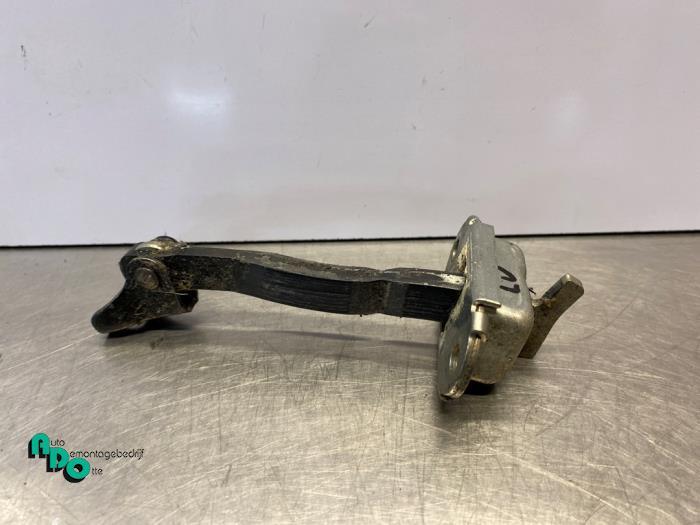 Butée 2portes gauche d'un Toyota Yaris (Yaris 2 09-), -, 3 mois de garantie, Toyota, Utilisé