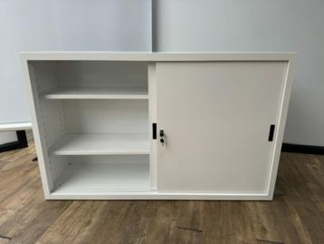 Witte schuifdeurkast van 160 x 100 x 45 beschikbaar voor biedingen