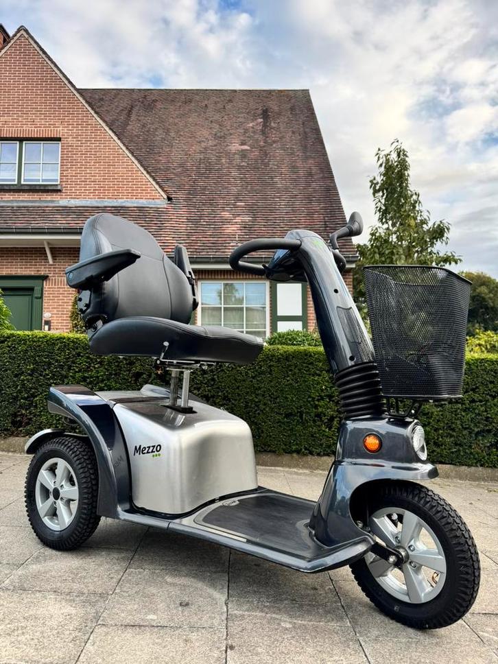 Bijna nieuw L & M Mezzo Scootmobiel inc Nieuwe accu, Diversen, Rolstoelen, Zo goed als nieuw, Elektrische rolstoel, Inklapbaar
