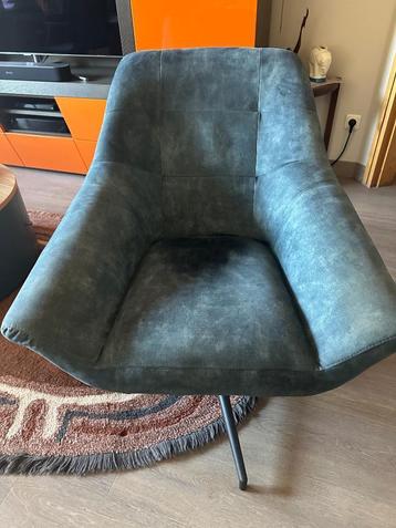 Relax fauteuil met voetbank  beschikbaar voor biedingen