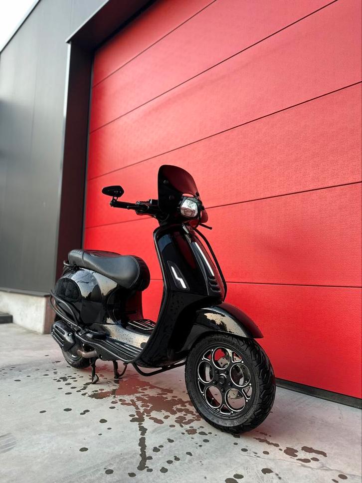 Vespa sprint 80cc, Fietsen en Brommers, Scooters | Piaggio, Zo goed als nieuw, Ophalen