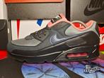 Nike Air Max 90 ID 'Anthracite/Flamingo Pink' EU43 2023, Kleding | Heren, Schoenen, Zwart, Nike, Ophalen of Verzenden, Sneakers